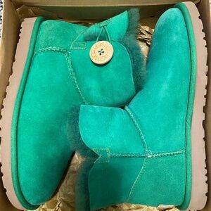 **Price Drop** UGG Mini Bailey with button- Green (Rare)